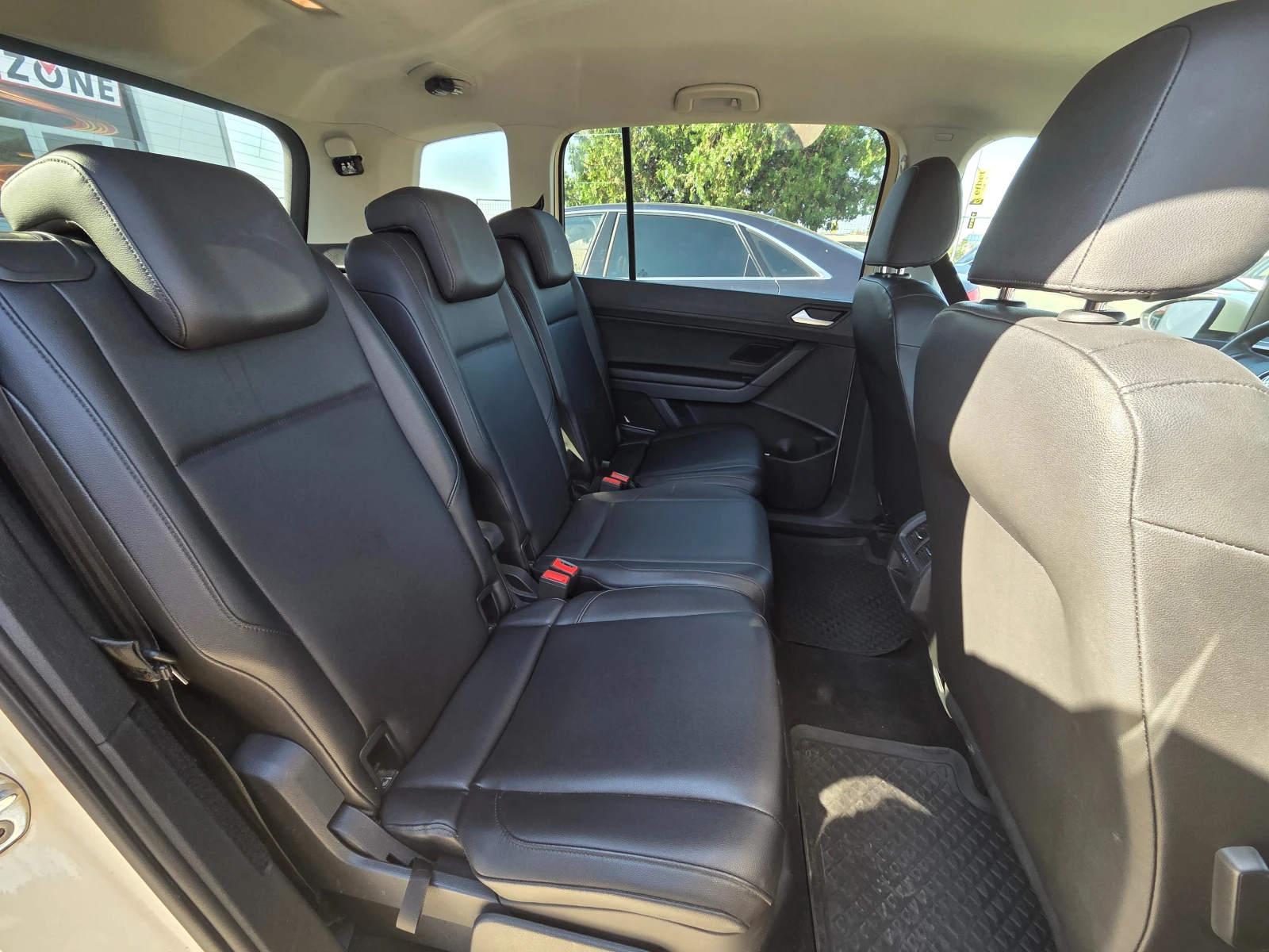 VW Touran 6+ 1, снимка 11 - Автомобили и джипове - 56005393