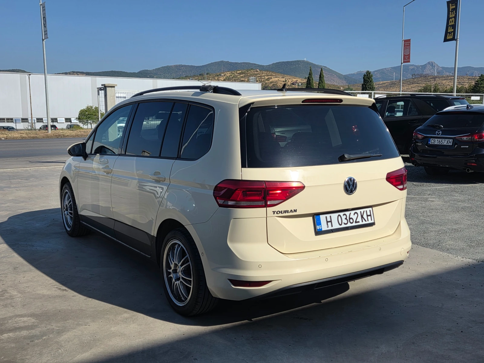 VW Touran 6+ 1, снимка 6 - Автомобили и джипове - 56005393
