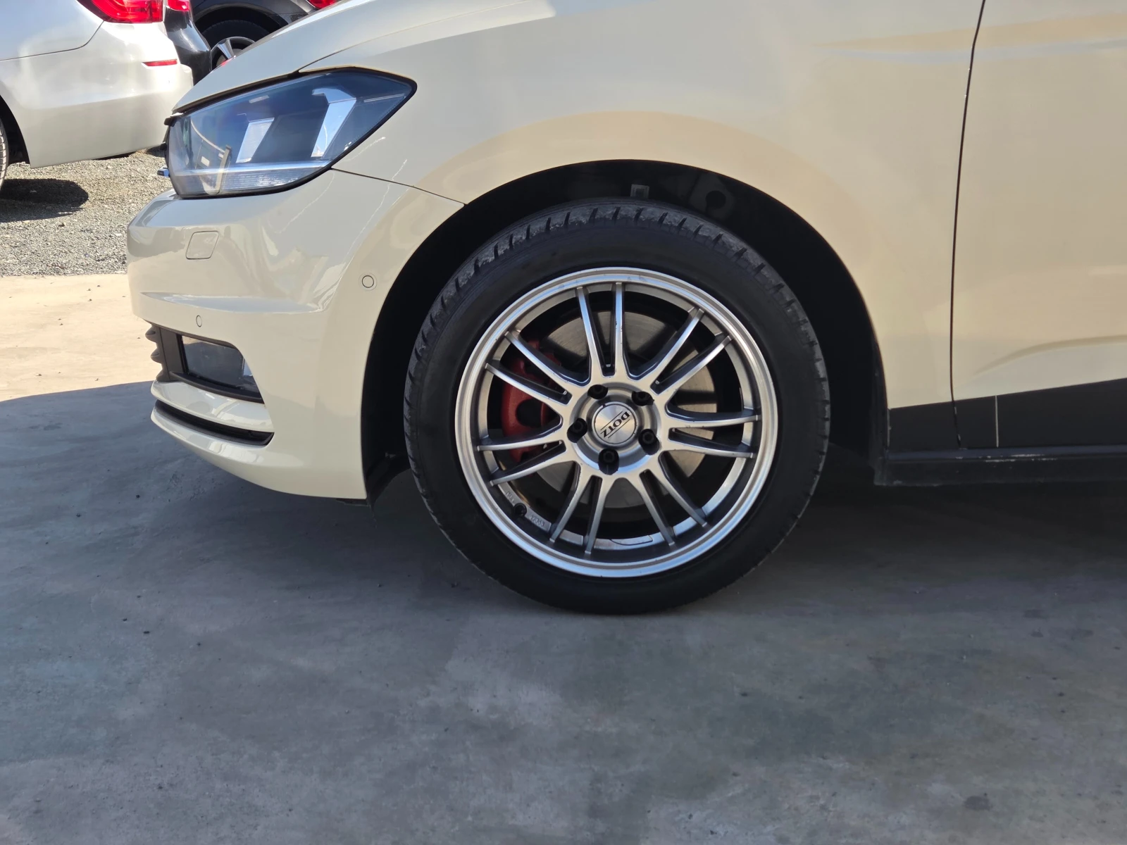 VW Touran 6+ 1, снимка 4 - Автомобили и джипове - 56005393