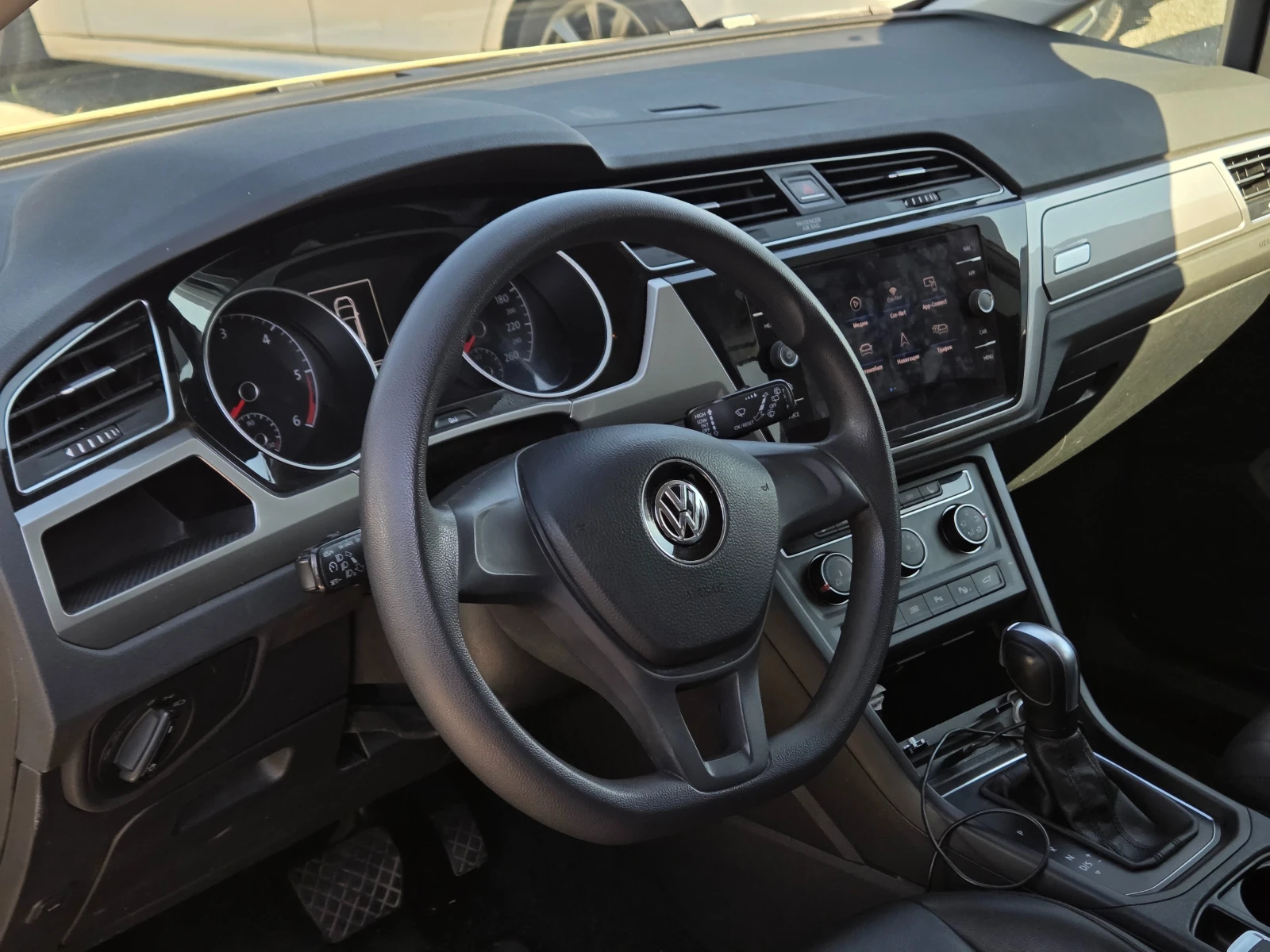 VW Touran 6+ 1, снимка 8 - Автомобили и джипове - 56005393
