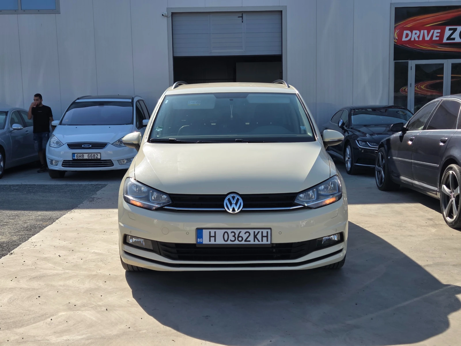 VW Touran 6+ 1, снимка 3 - Автомобили и джипове - 56005393