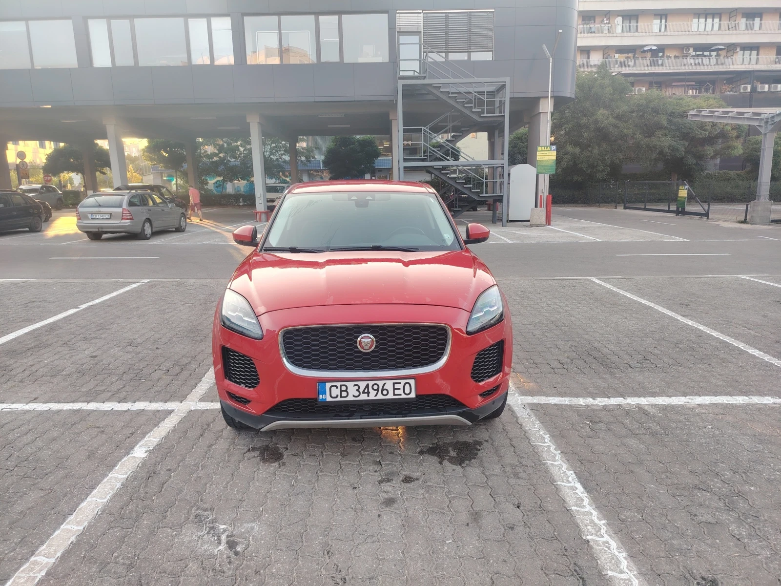 Jaguar E-pace, снимка 3 - Автомобили и джипове - 56255243