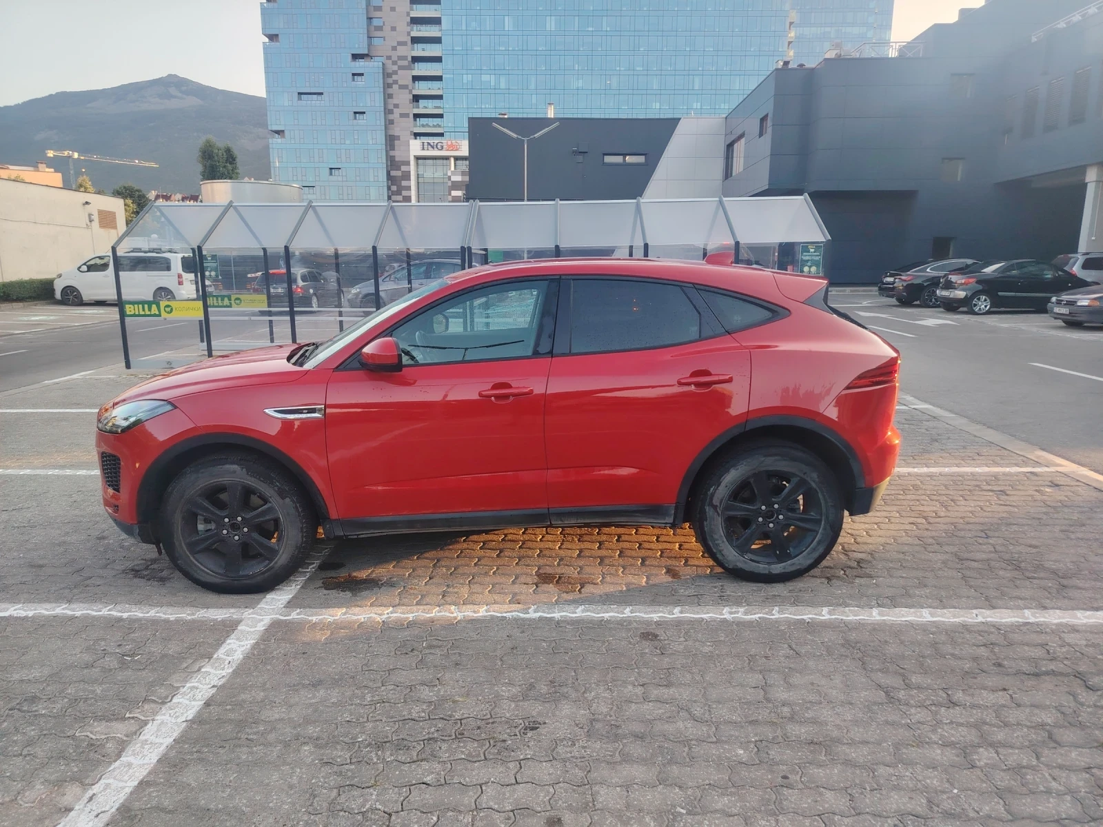 Jaguar E-pace, снимка 2 - Автомобили и джипове - 56255243