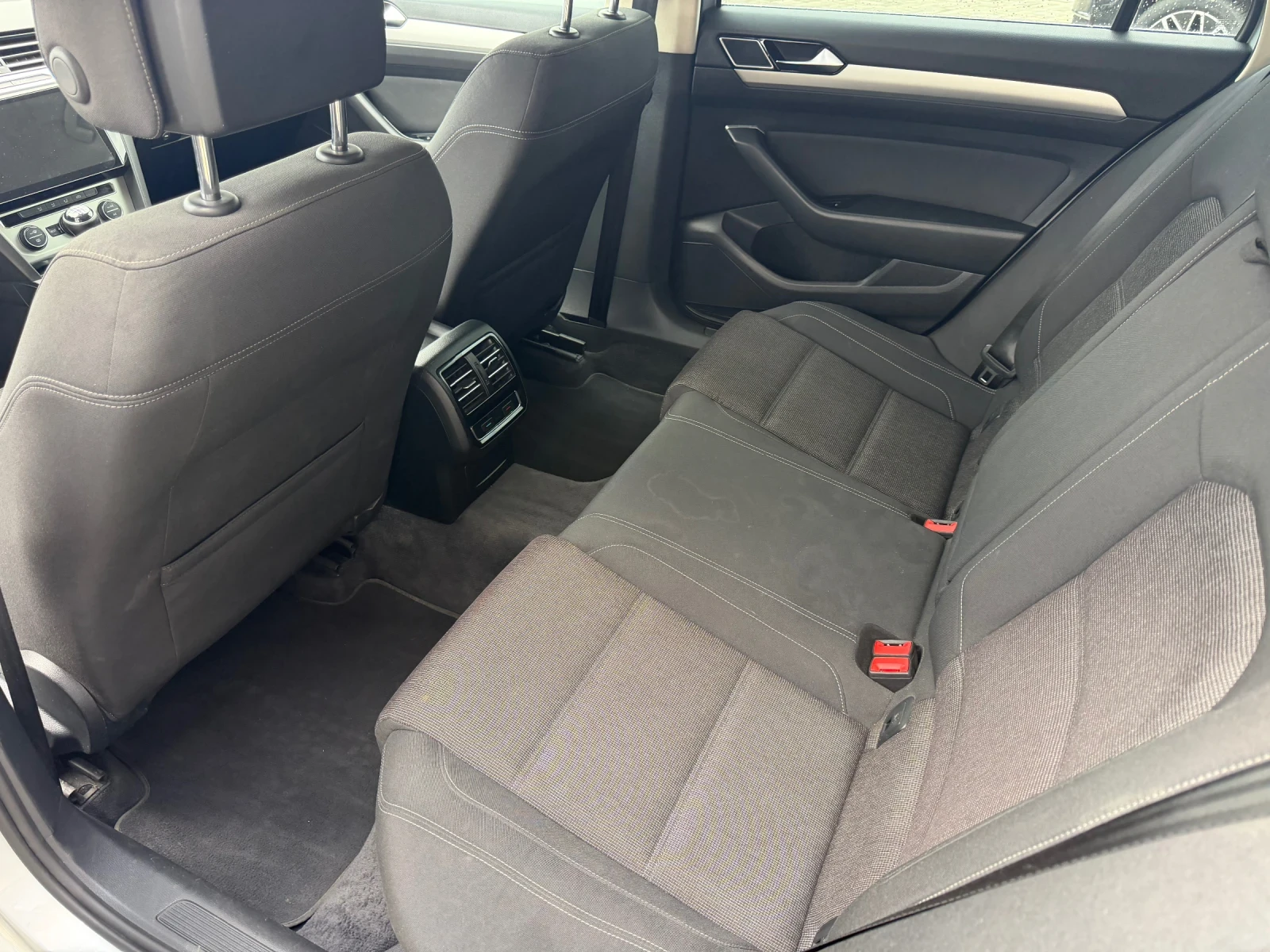 VW Passat, снимка 8 - Автомобили и джипове - 56678605