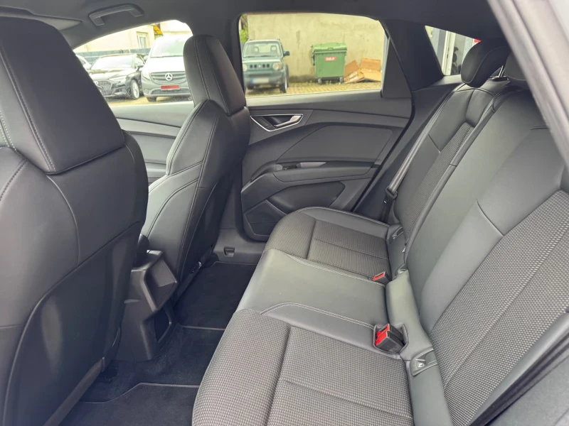 Audi Q4 35e-TRON/170HP/S-LINE/SPORTBACK/MATRIX/ACC/837f, снимка 8 - Автомобили и джипове - 52134263
