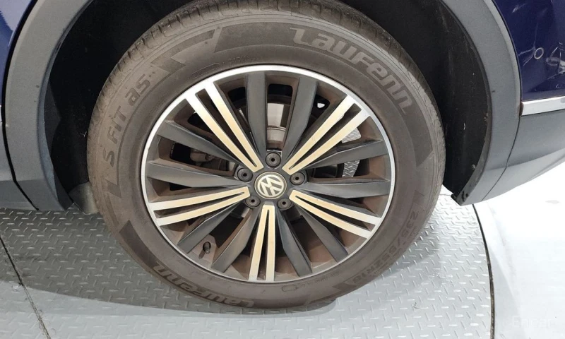 VW Tiguan, снимка 5 - Автомобили и джипове - 53043486
