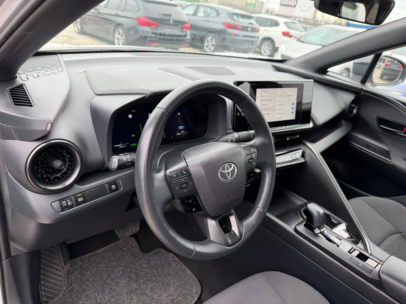 Toyota C-HR 1.8 HEV, снимка 10 - Автомобили и джипове - 54087967