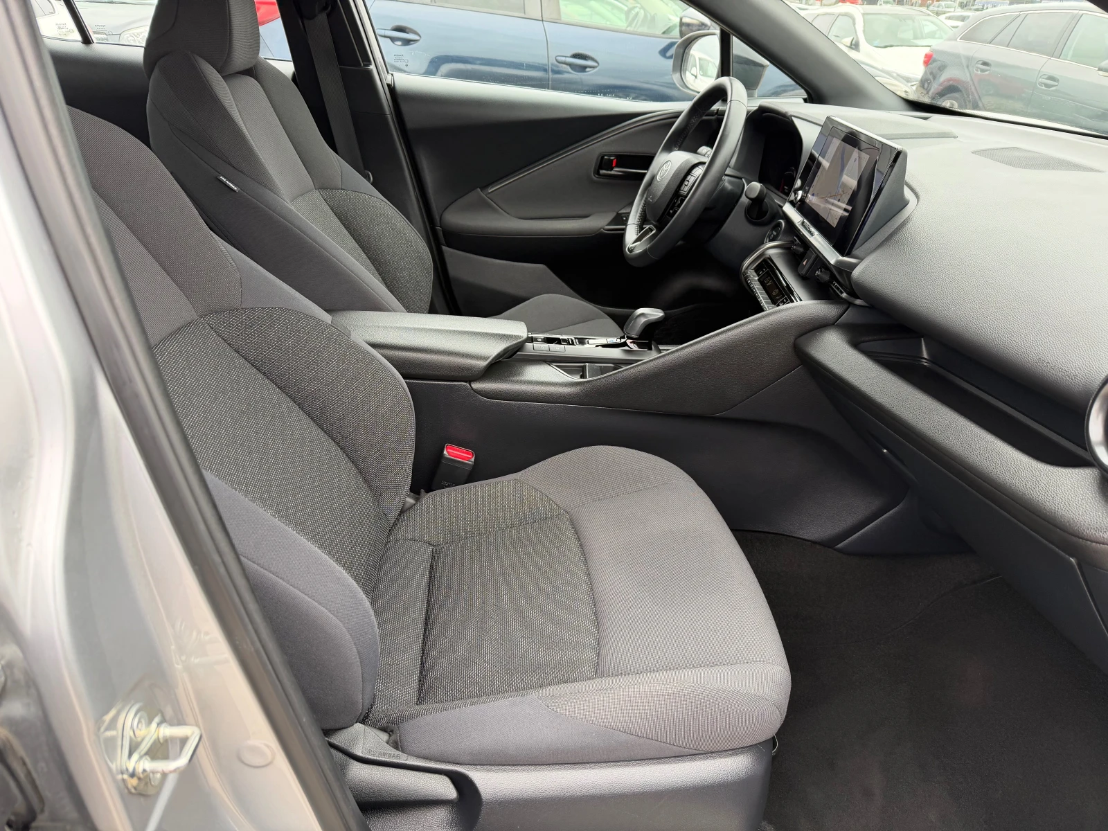 Toyota C-HR 1.8 HEV, снимка 11 - Автомобили и джипове - 54087967