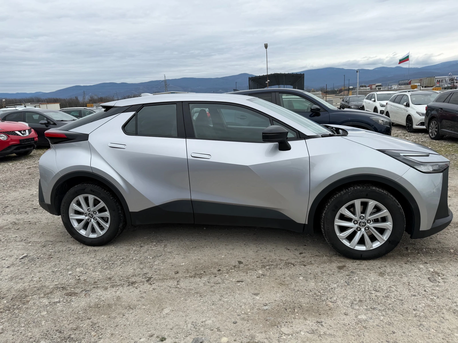 Toyota C-HR 1.8 HEV, снимка 4 - Автомобили и джипове - 54087967