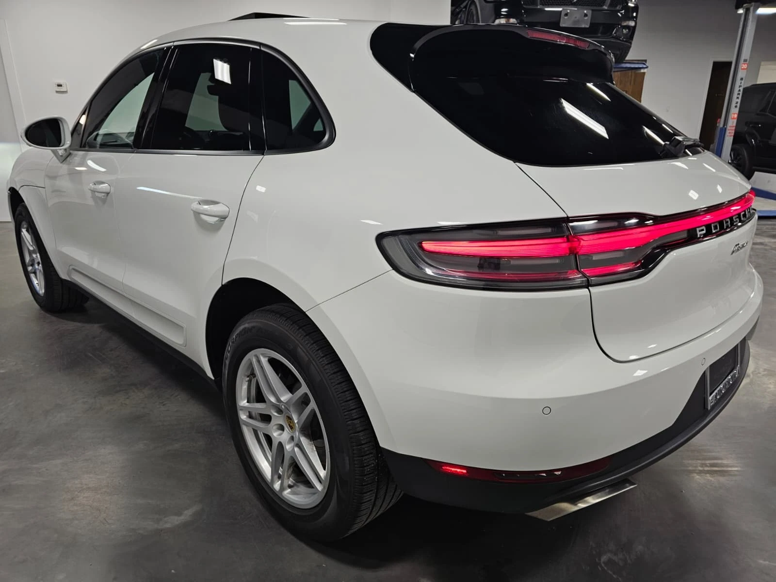 Porsche Macan * AWD * CARFAX * ОПЦИЯ ЗА ФИНАНСИРАНЕ, снимка 2 - Автомобили и джипове - 55983904