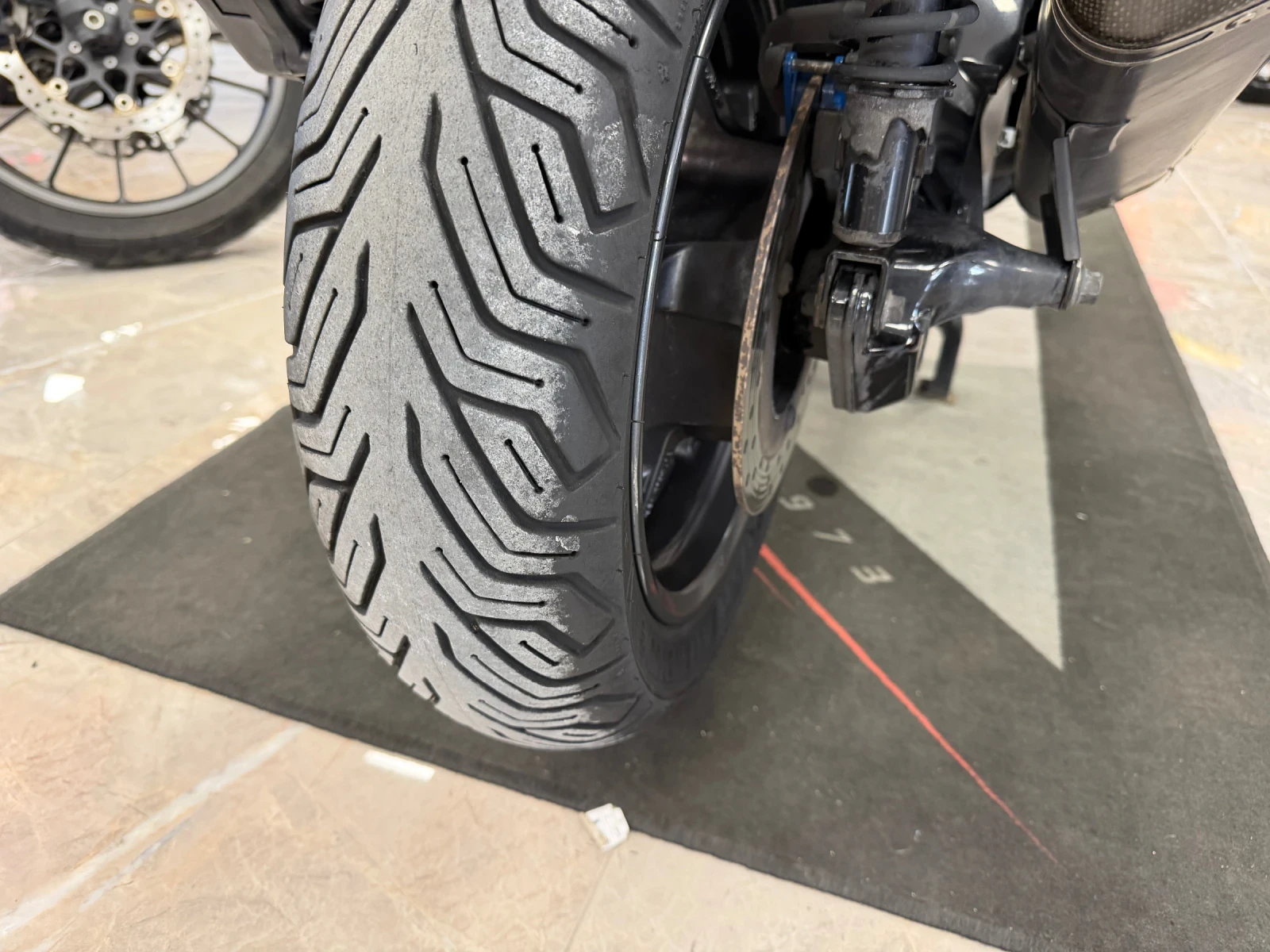 Yamaha X-max 300ABS TC AKRAPOVIC, снимка 14 - Мотоциклети и мототехника - 54628596