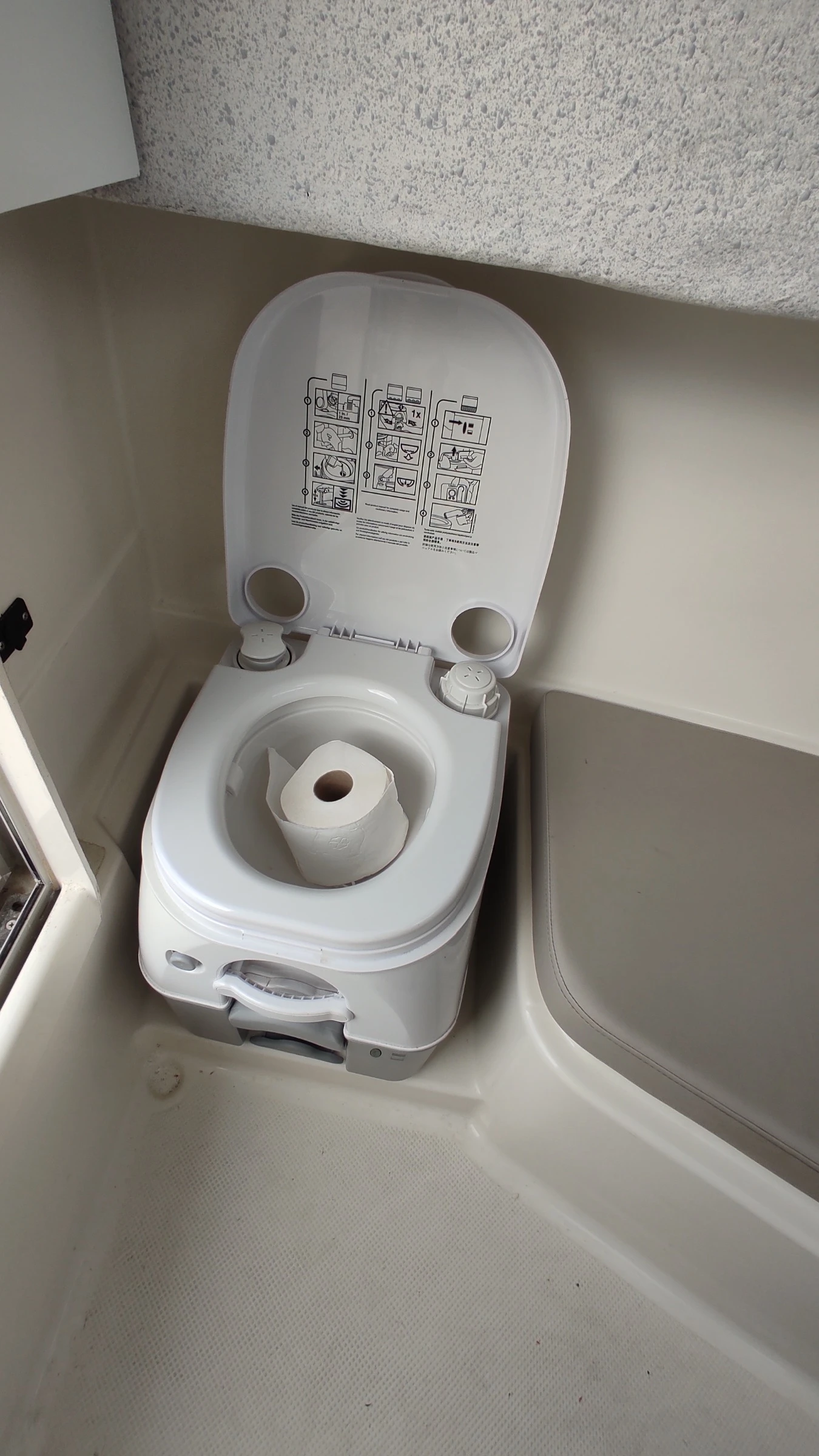 Моторна яхта Quicksilver 605 PILOT HOUSE PESHE POMENADE - изображение 7