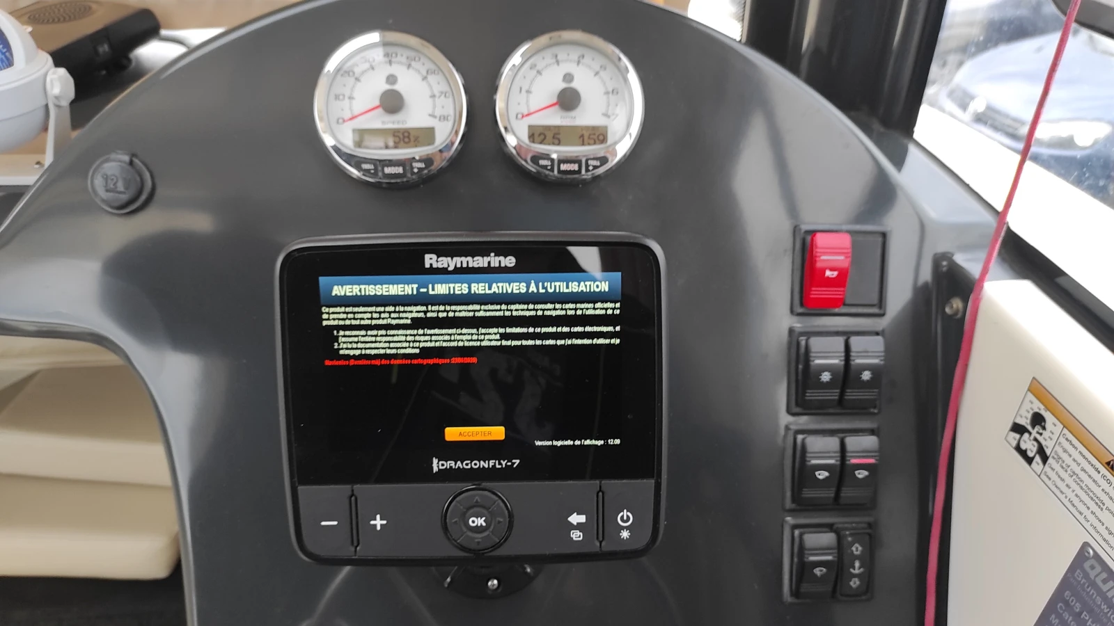 Моторна яхта Quicksilver 605 PILOT HOUSE PESHE POMENADE - изображение 4