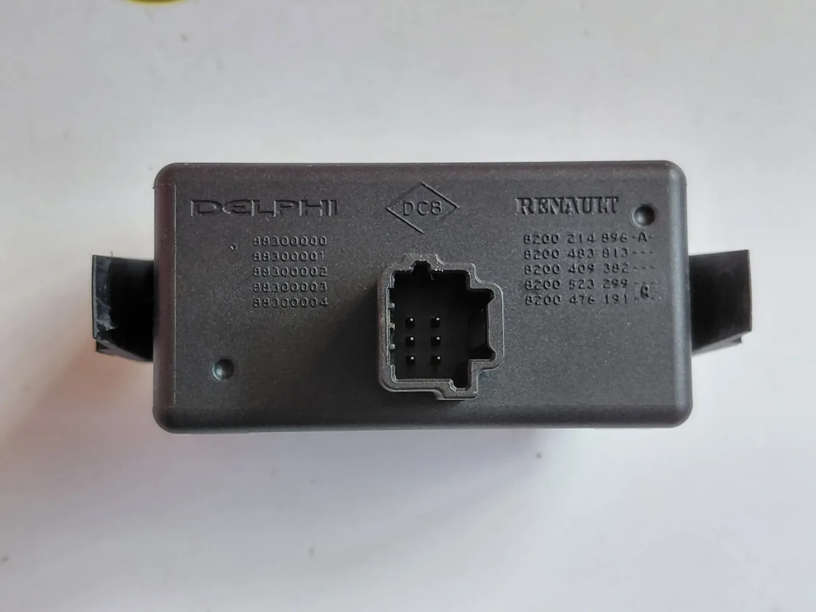 8200214896A Ключ за аварийни светлини  RENAULT CLIO III  88300000, снимка 2 - Части - 53985047