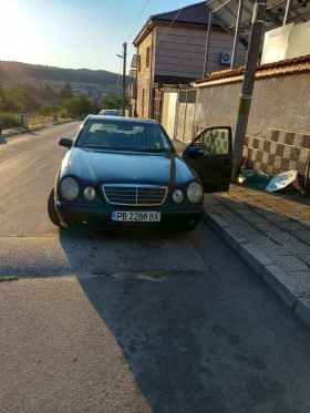  Mercedes-Benz E 220