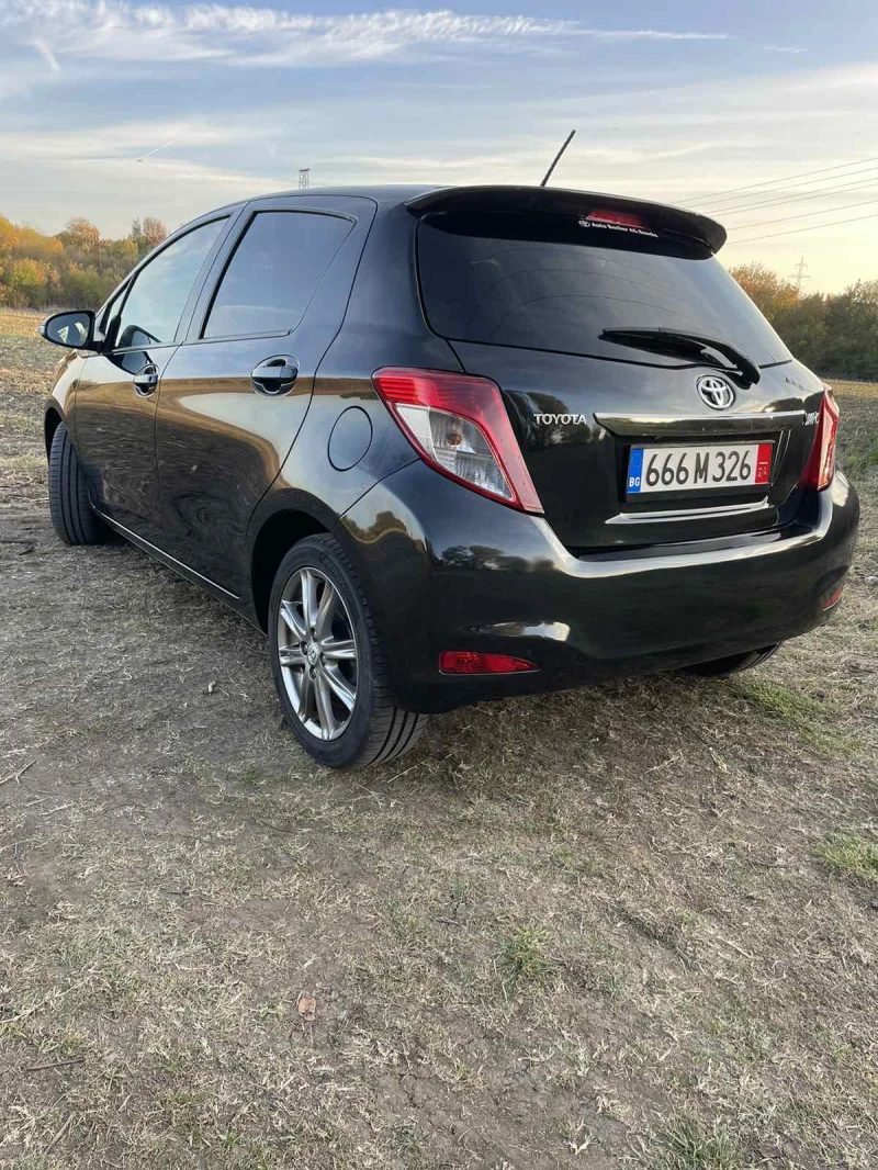 Toyota Yaris 1, 3 Автоматик Швейцария Перфектен!, снимка 14 - Автомобили и джипове - 47804087