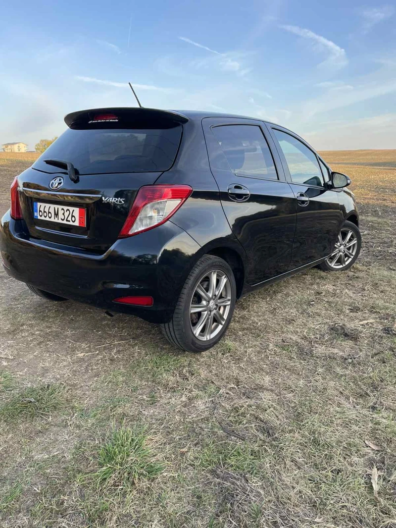 Toyota Yaris 1, 3 Автоматик Швейцария Перфектен!, снимка 4 - Автомобили и джипове - 47804087