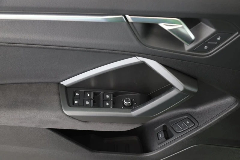 Audi RSQ3 2.5TFSI/SPORTBACK/SONOS/PANO/LED MATRIX/360 CAMERA, снимка 9 - Автомобили и джипове - 51169696