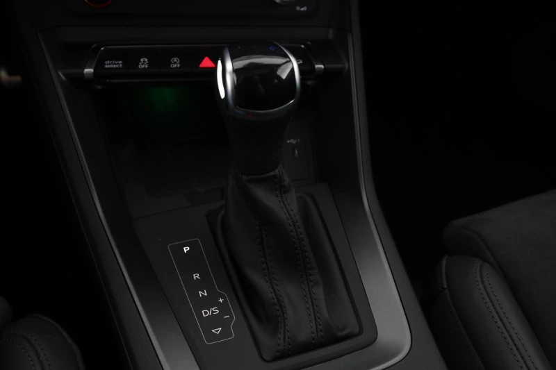 Audi RSQ3 2.5TFSI/SPORTBACK/SONOS/PANO/LED MATRIX/360 CAMERA, снимка 16 - Автомобили и джипове - 51169696