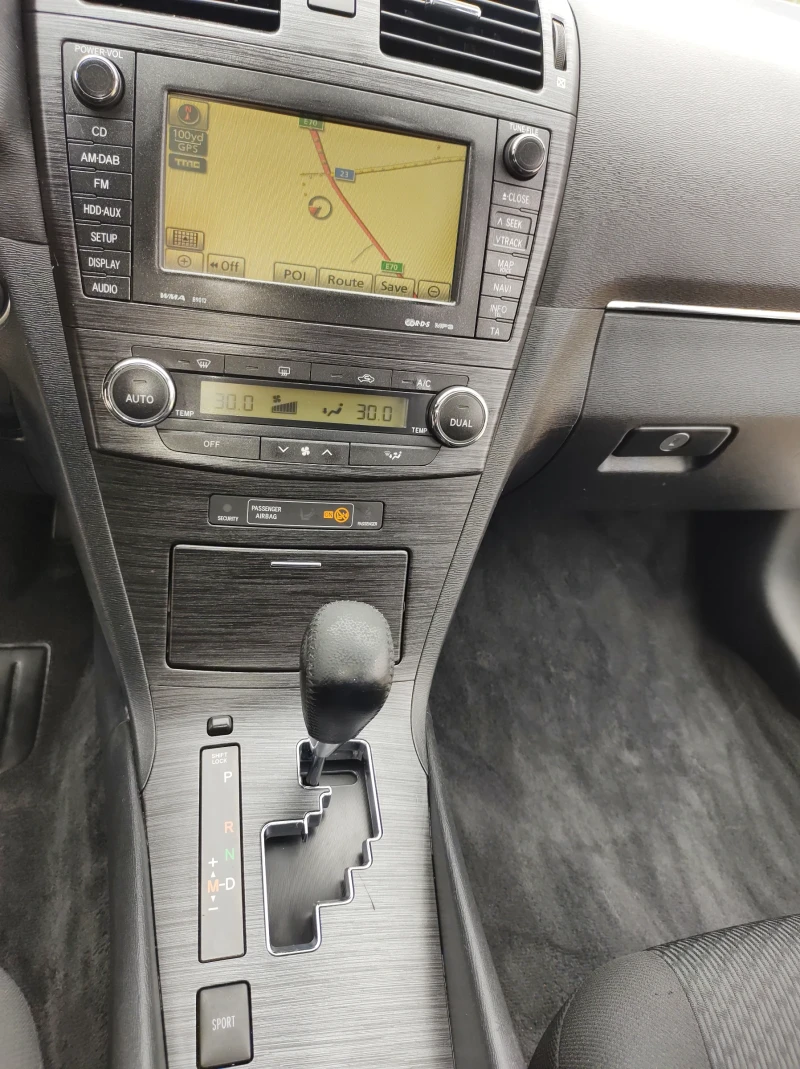 Toyota Avensis, снимка 10 - Автомобили и джипове - 52357208