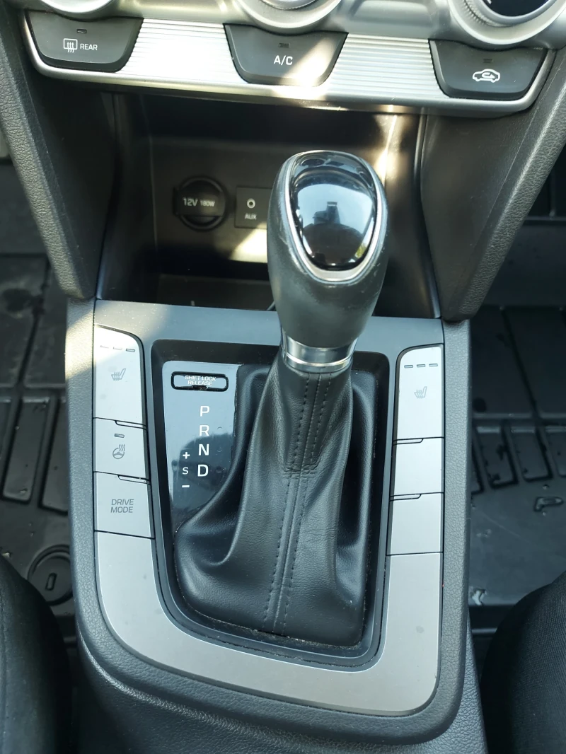 Hyundai Elantra, снимка 15 - Автомобили и джипове - 52325376