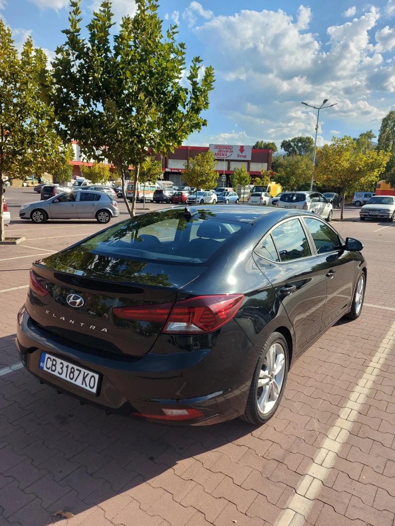 Hyundai Elantra, снимка 8 - Автомобили и джипове - 52325376