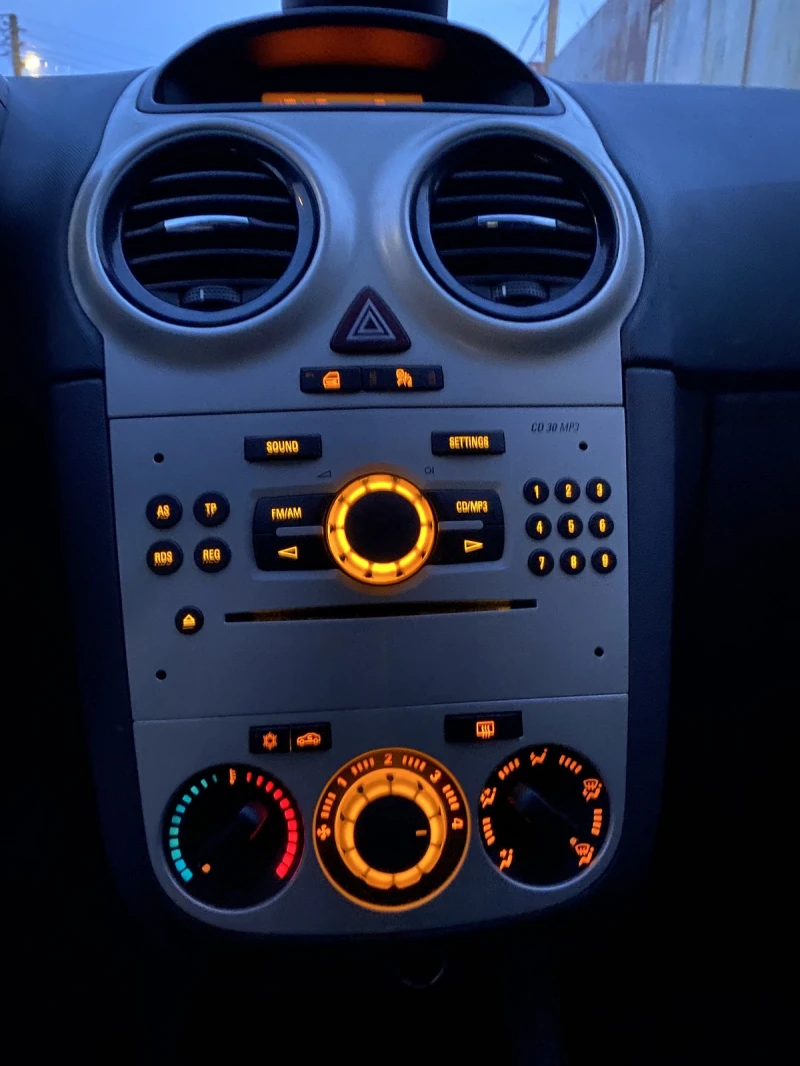 Opel Corsa D, снимка 9 - Автомобили и джипове - 52726122