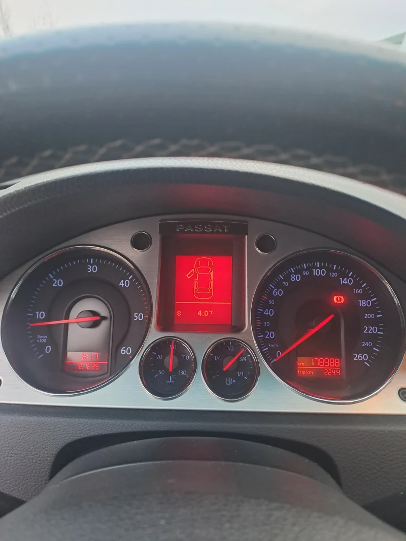 VW Passat, снимка 10 - Автомобили и джипове - 52746734