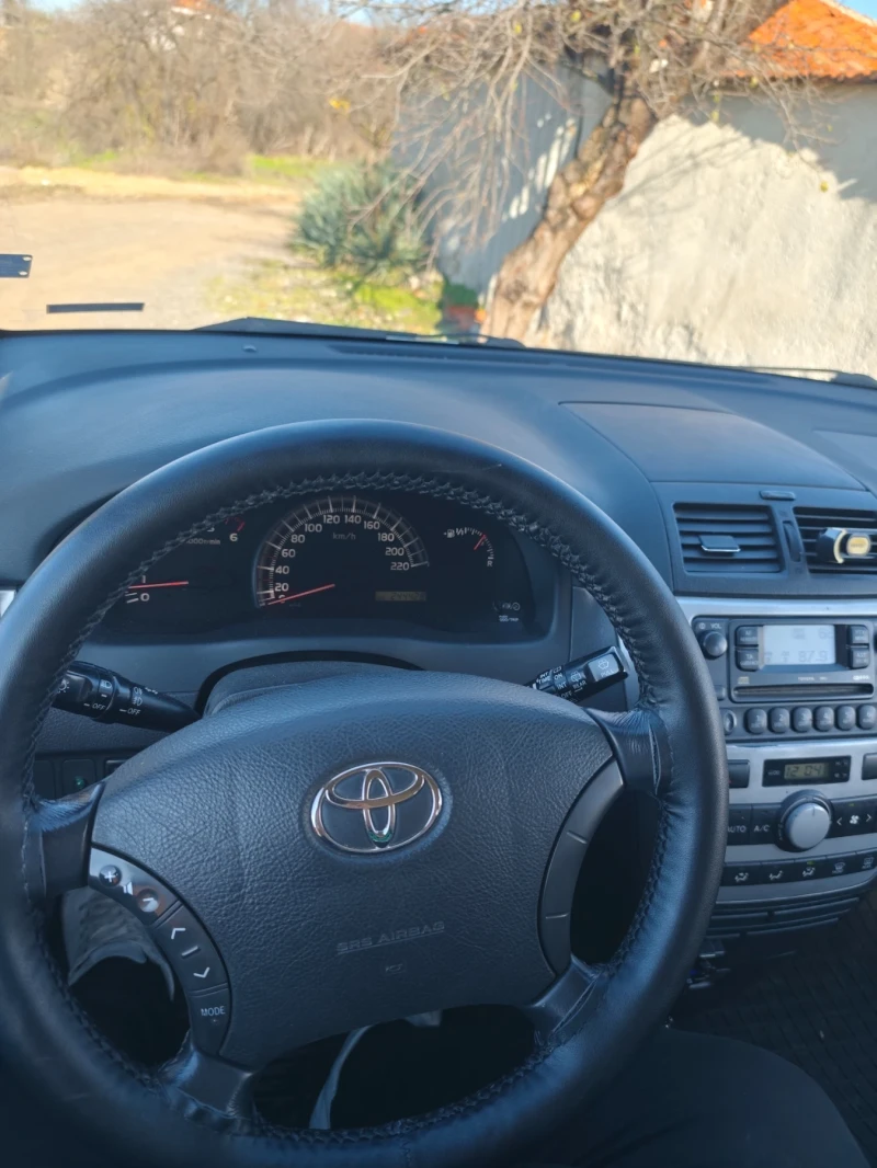 Toyota Avensis verso, снимка 11 - Автомобили и джипове - 52824924