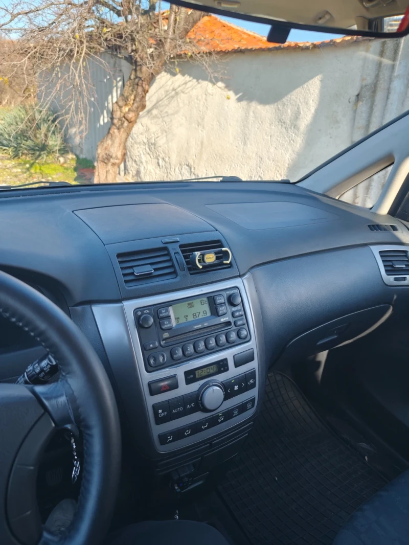 Toyota Avensis verso, снимка 10 - Автомобили и джипове - 52824924