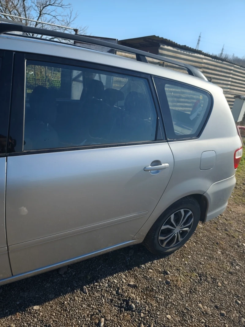Toyota Avensis verso, снимка 6 - Автомобили и джипове - 52824924