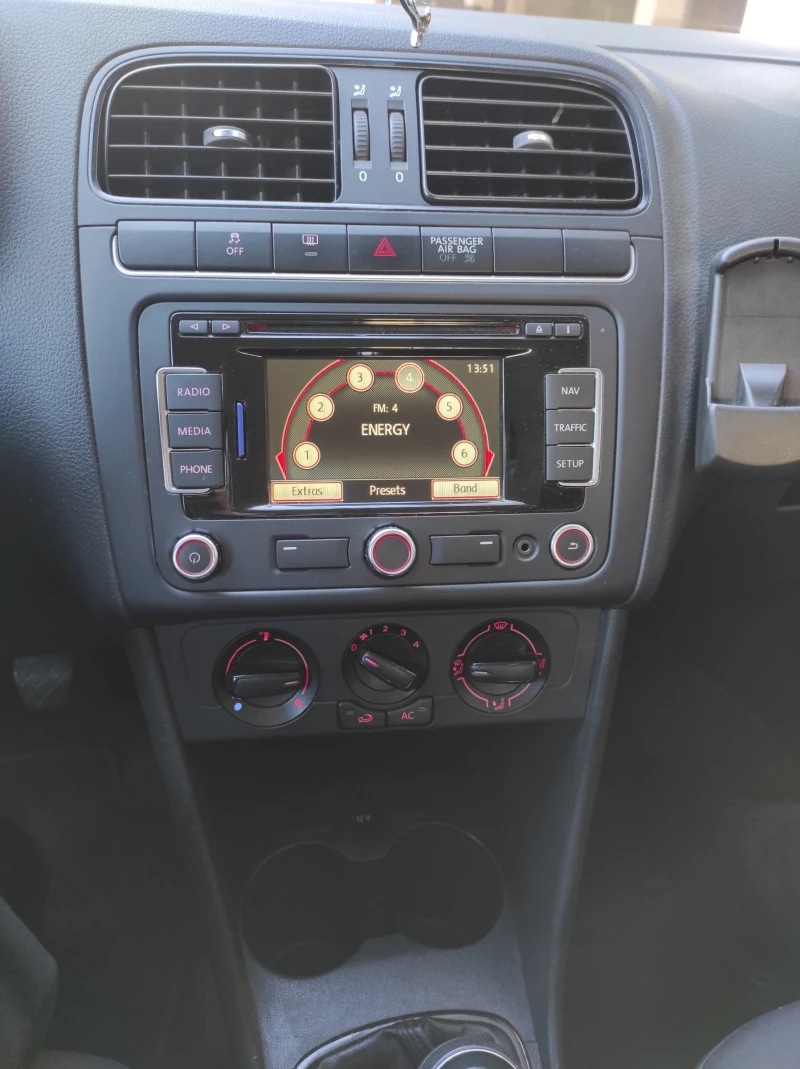 VW Polo, снимка 8 - Автомобили и джипове - 52956954