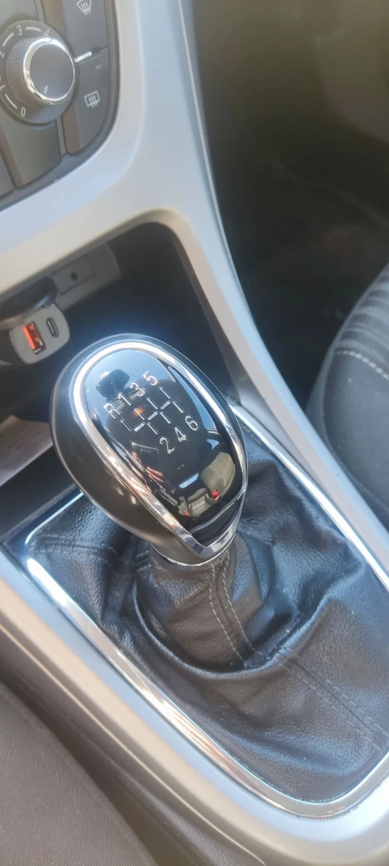 Opel Astra 1.4 turbo, снимка 13 - Автомобили и джипове - 53059943