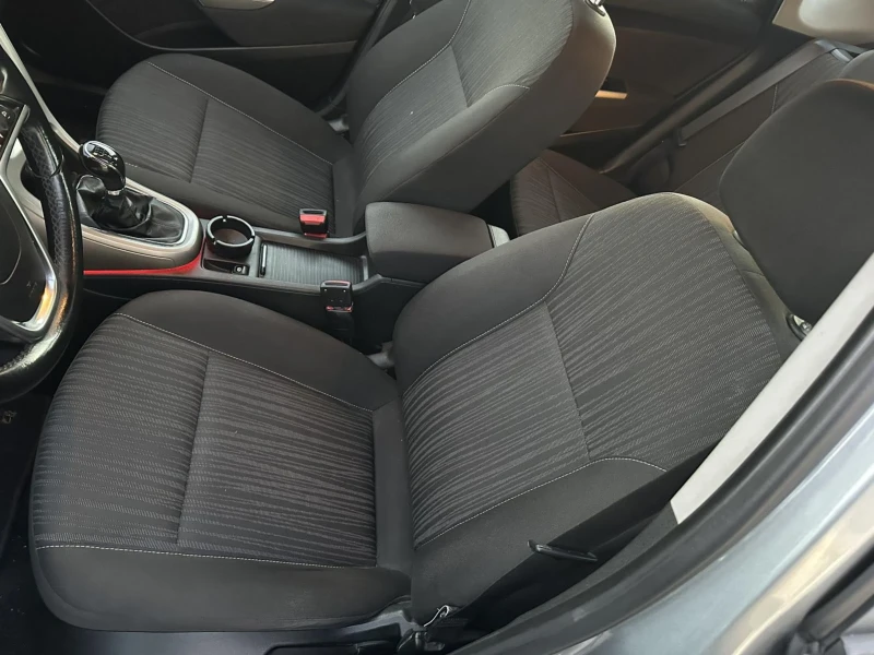 Opel Astra 1.4 turbo, снимка 15 - Автомобили и джипове - 53059943