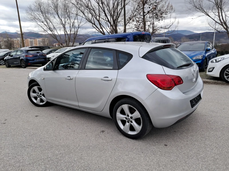 Opel Astra 1.4 бензин 100 кс навигация, снимка 3 - Автомобили и джипове - 53443651