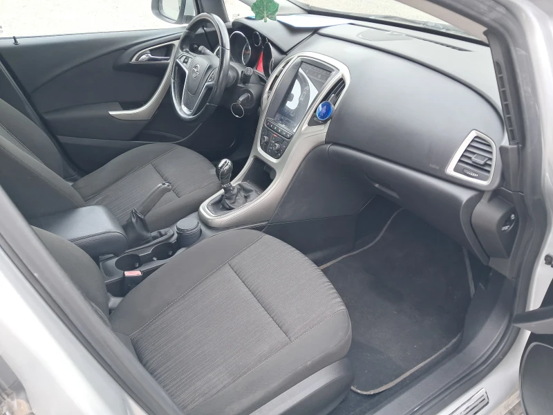 Opel Astra 1.4 бензин 100 кс навигация, снимка 7 - Автомобили и джипове - 53443651