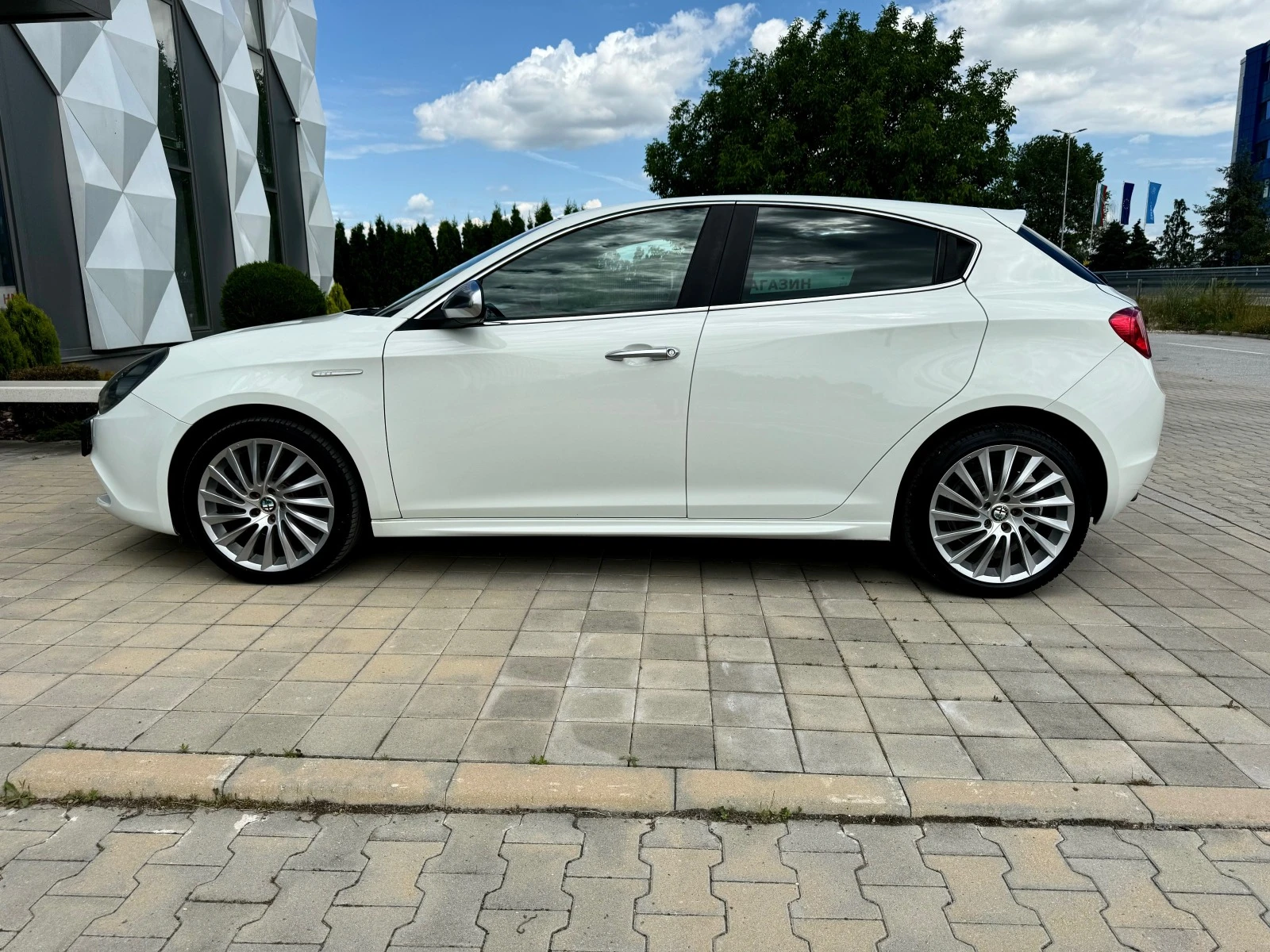 Alfa Romeo Giulietta 1.4-TURBO-ГАЗ.ИНЖЕКЦИОН-КЛИМАТРОНИК-АВТОПИЛОТ- - изображение 8