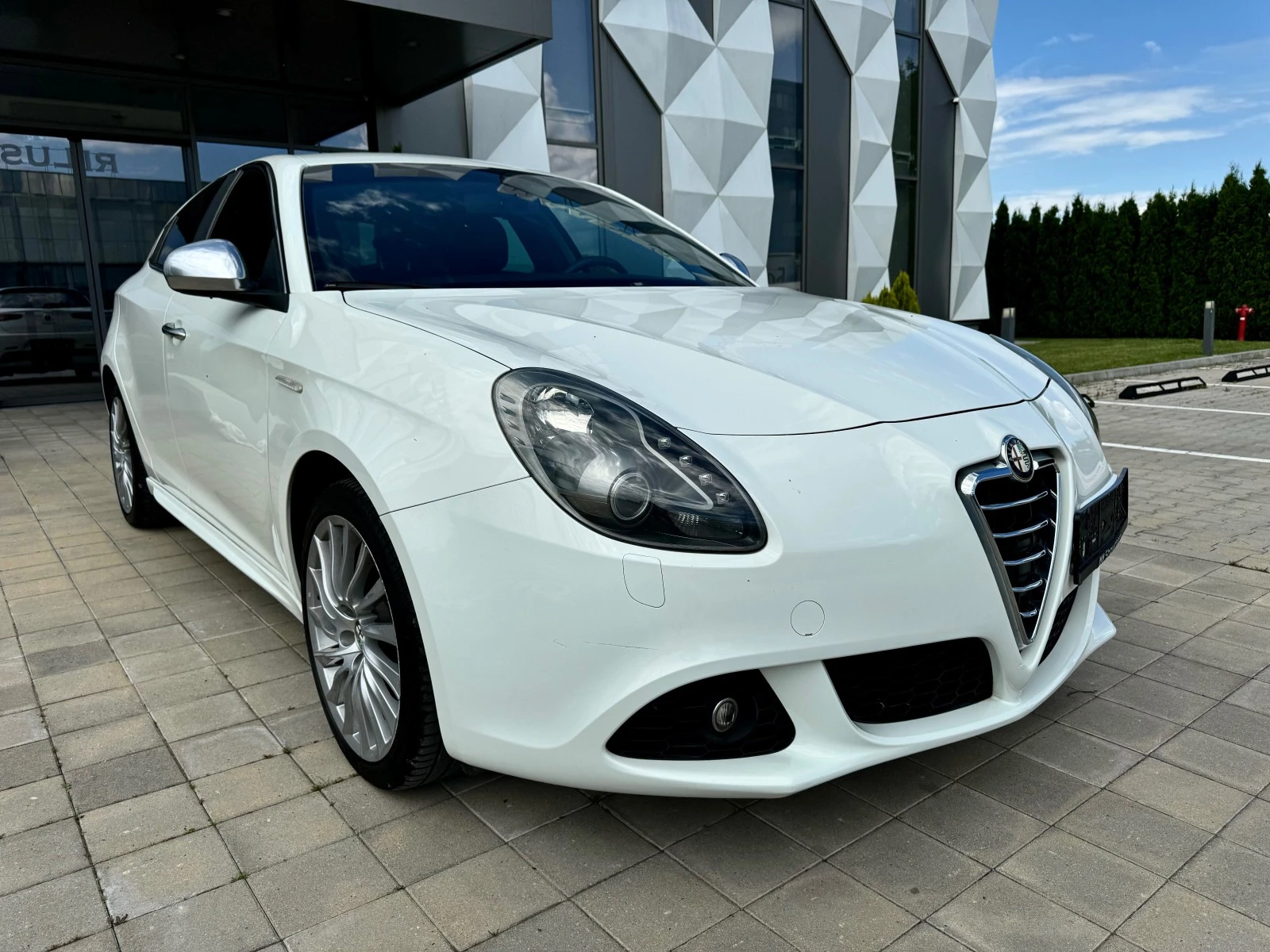 Alfa Romeo Giulietta 1.4-TURBO-ГАЗ.ИНЖЕКЦИОН-КЛИМАТРОНИК-АВТОПИЛОТ- - изображение 3