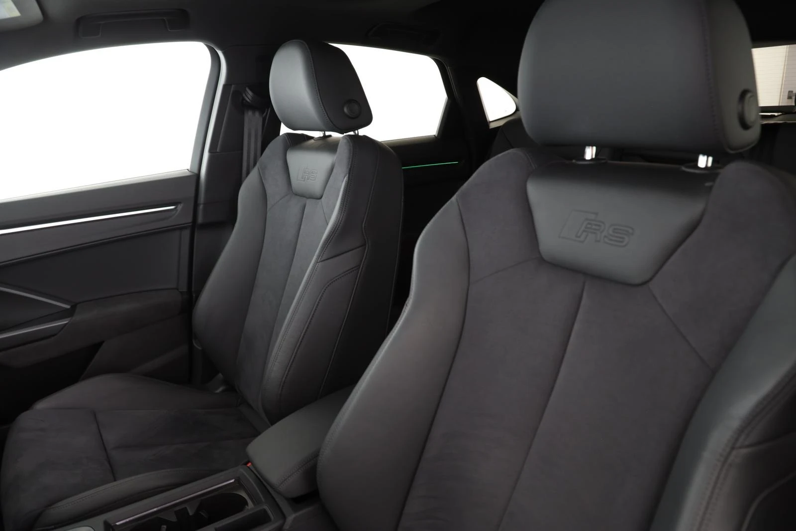 Audi RSQ3 2.5TFSI/SPORTBACK/SONOS/PANO/LED MATRIX/360 CAMERA - изображение 10