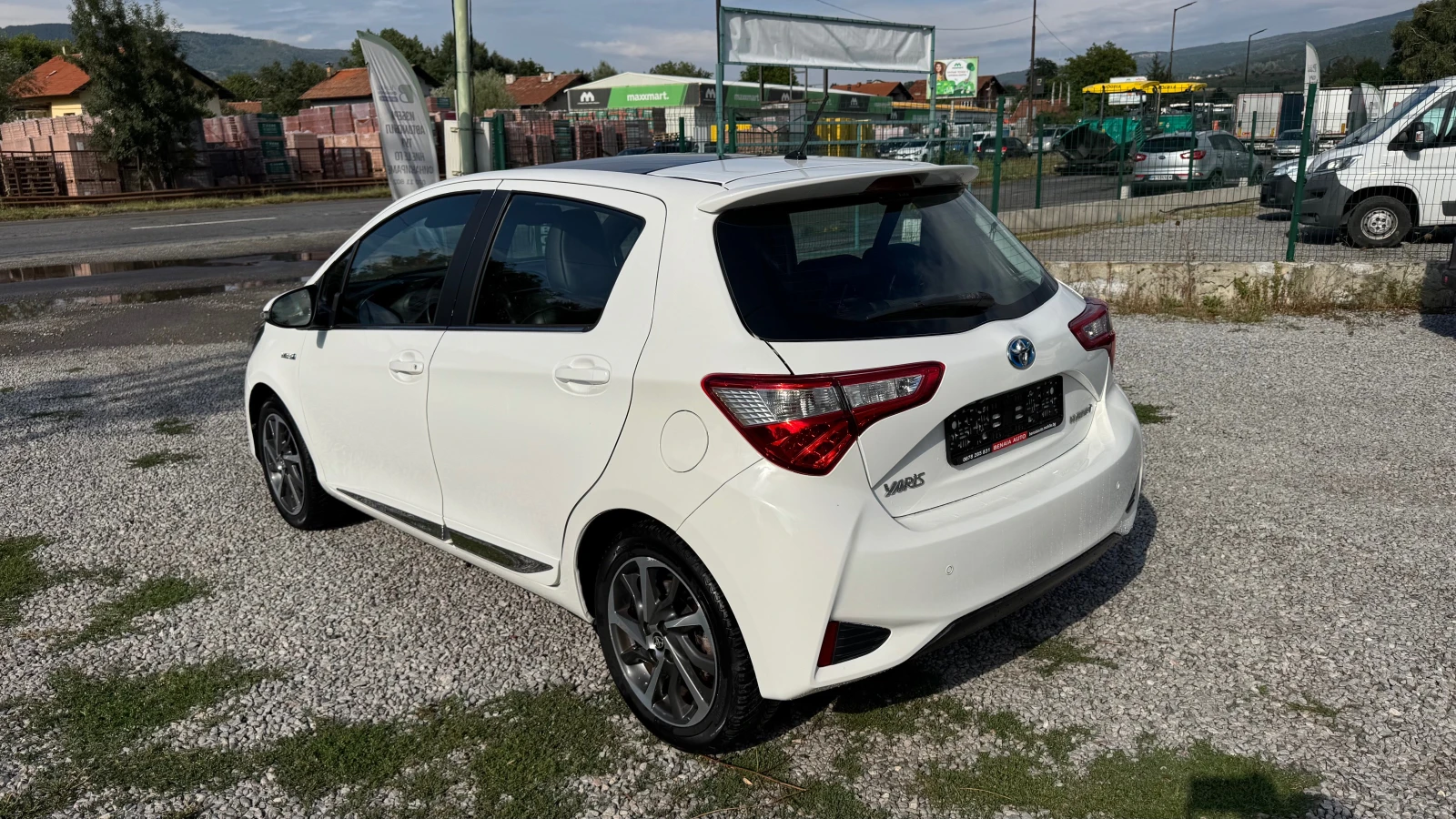Toyota Yaris Avtomatik-Panorama-Distronc - изображение 5