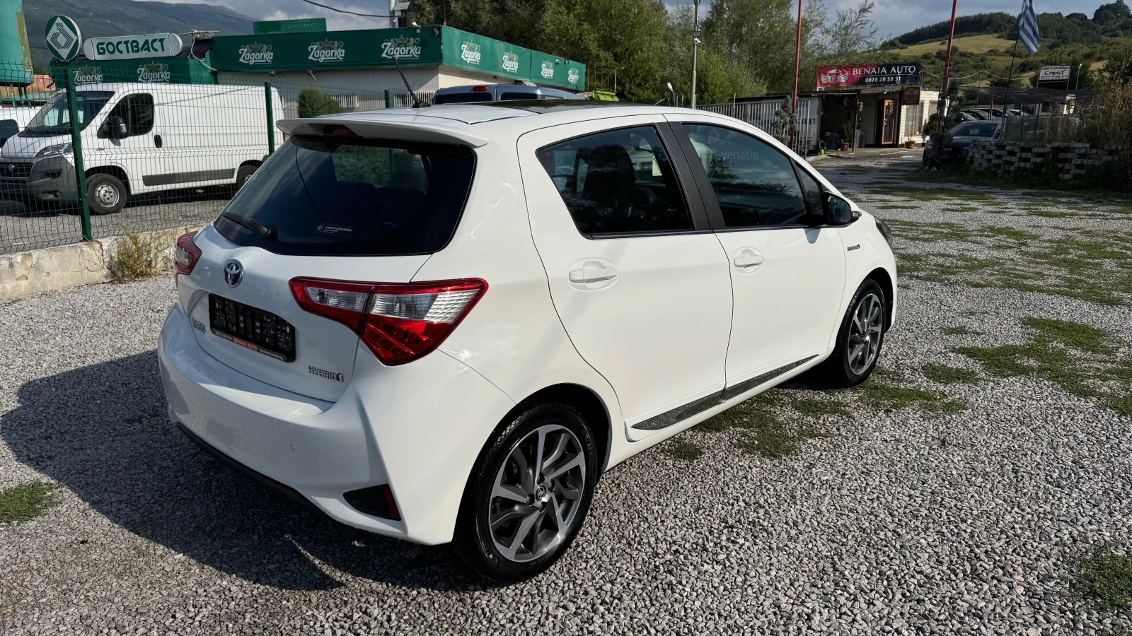 Toyota Yaris Avtomatik-Panorama-Distronc - изображение 4
