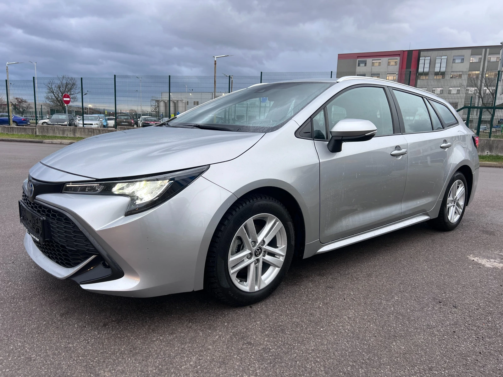 Toyota Corolla 1.8 HYBRID TREND LED ��������� ������ ������� ���  | Mobile.bg � ����������� 1