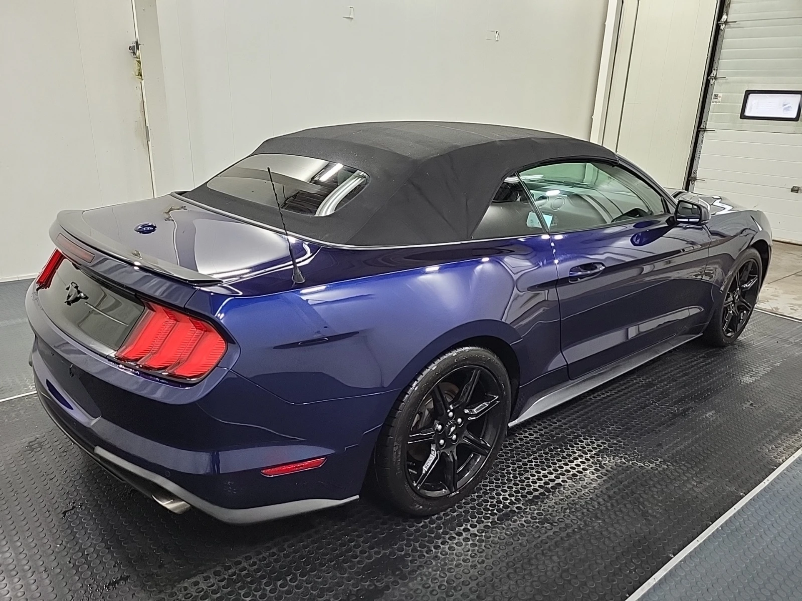 Ford Mustang EcoBoost Premium, снимка 3 - Автомобили и джипове - 53761093