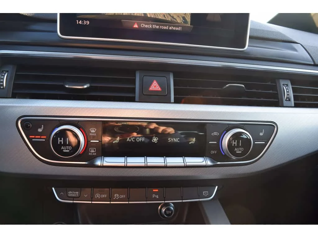 Audi A4 * Progressiv AWD Navigation * CARFAX * ЦЕНА ДО БГ, снимка 17 - Автомобили и джипове - 53918601