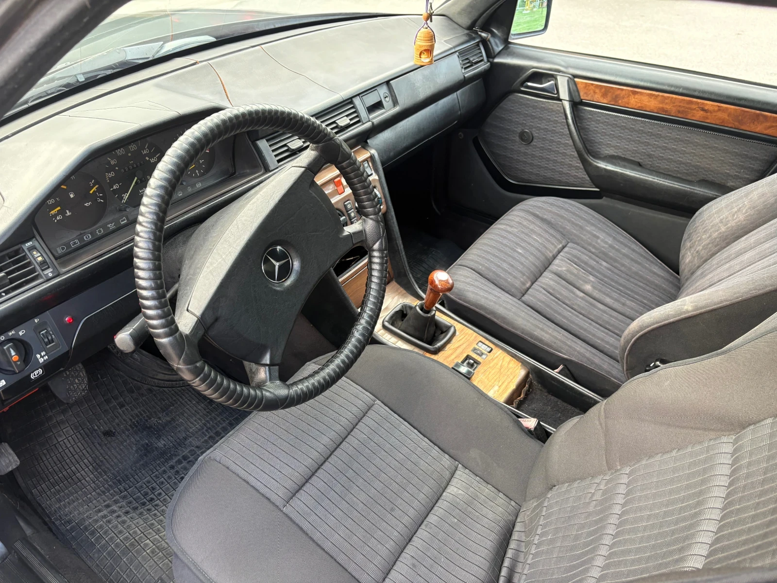 Mercedes-Benz 124 ГАЗ, снимка 7 - Автомобили и джипове - 54568172