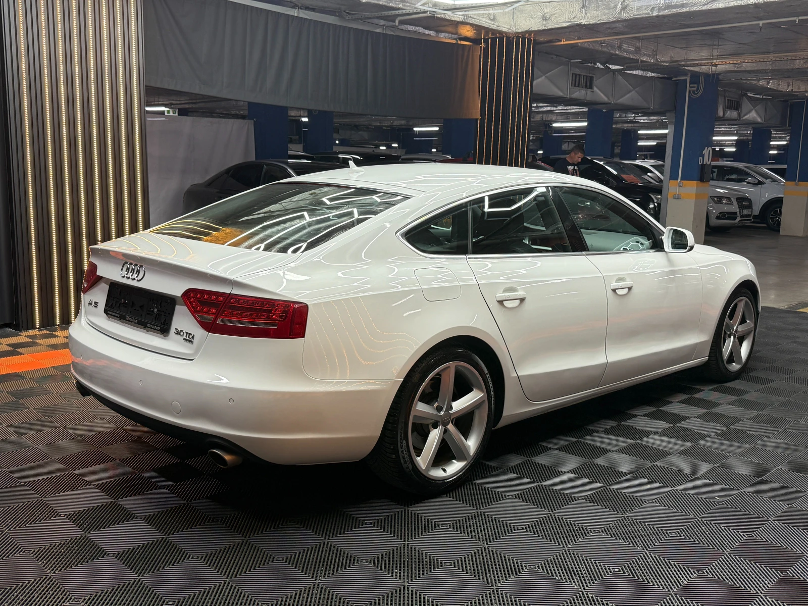 Audi A5 Sportback 3.0TDI/Quattro/ГАРАНЦИЯ, снимка 4 - Автомобили и джипове - 55689328