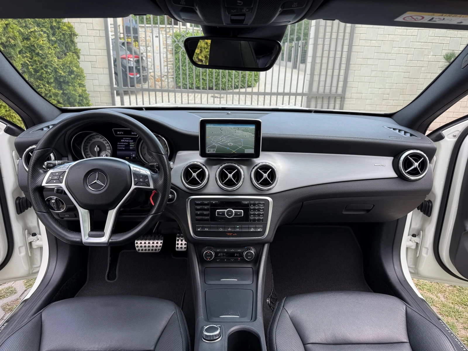 Mercedes-Benz GLA 250 4 MATIC* AMG* PANORAMA - изображение 10
