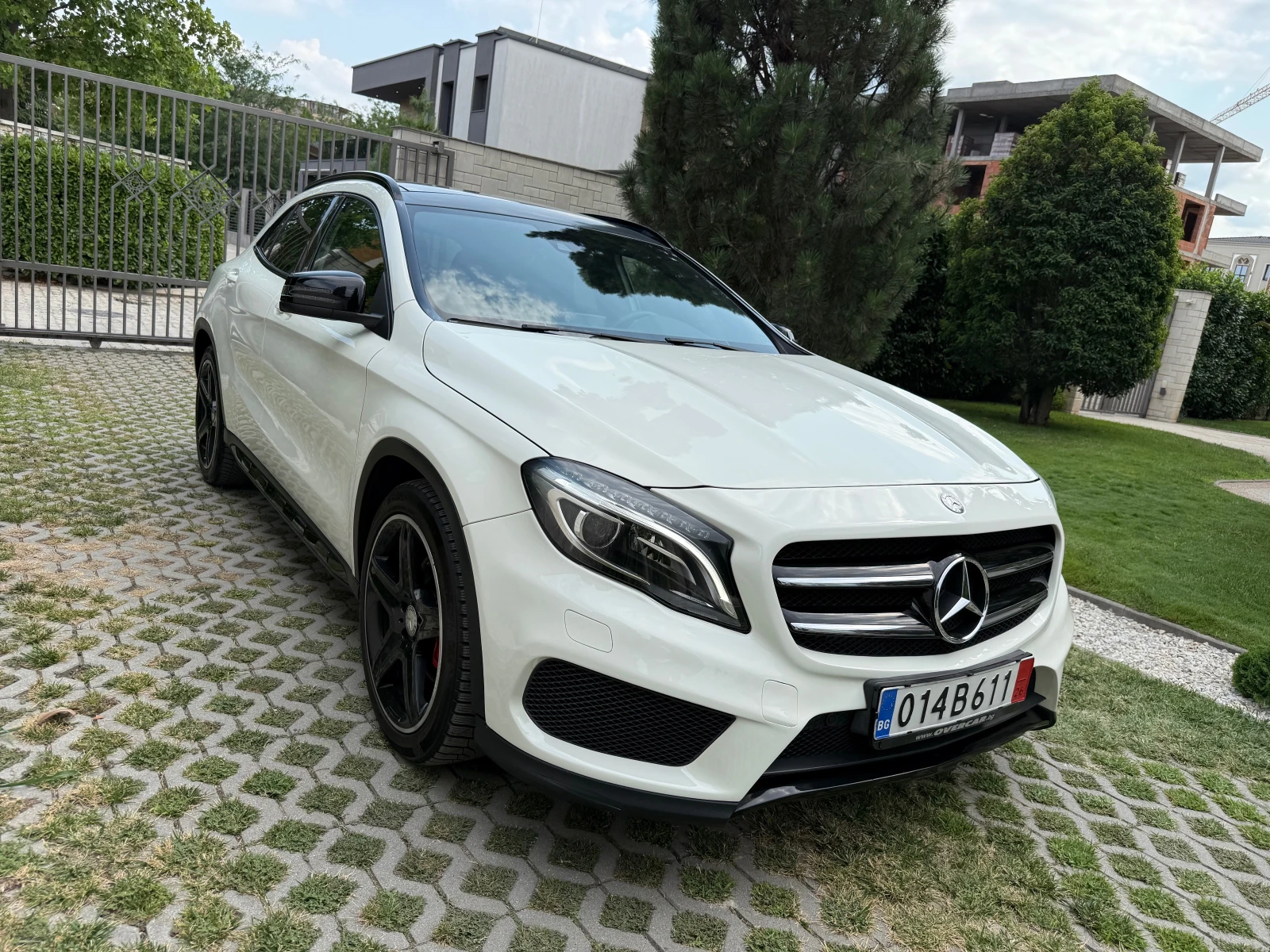 Mercedes-Benz GLA 250 4 MATIC* AMG* PANORAMA - изображение 2