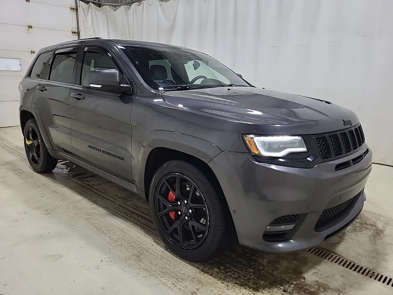 Jeep Grand cherokee SRT С РЕГИСТРАЦИЯ & АВТО КРЕДИТ - изображение 3