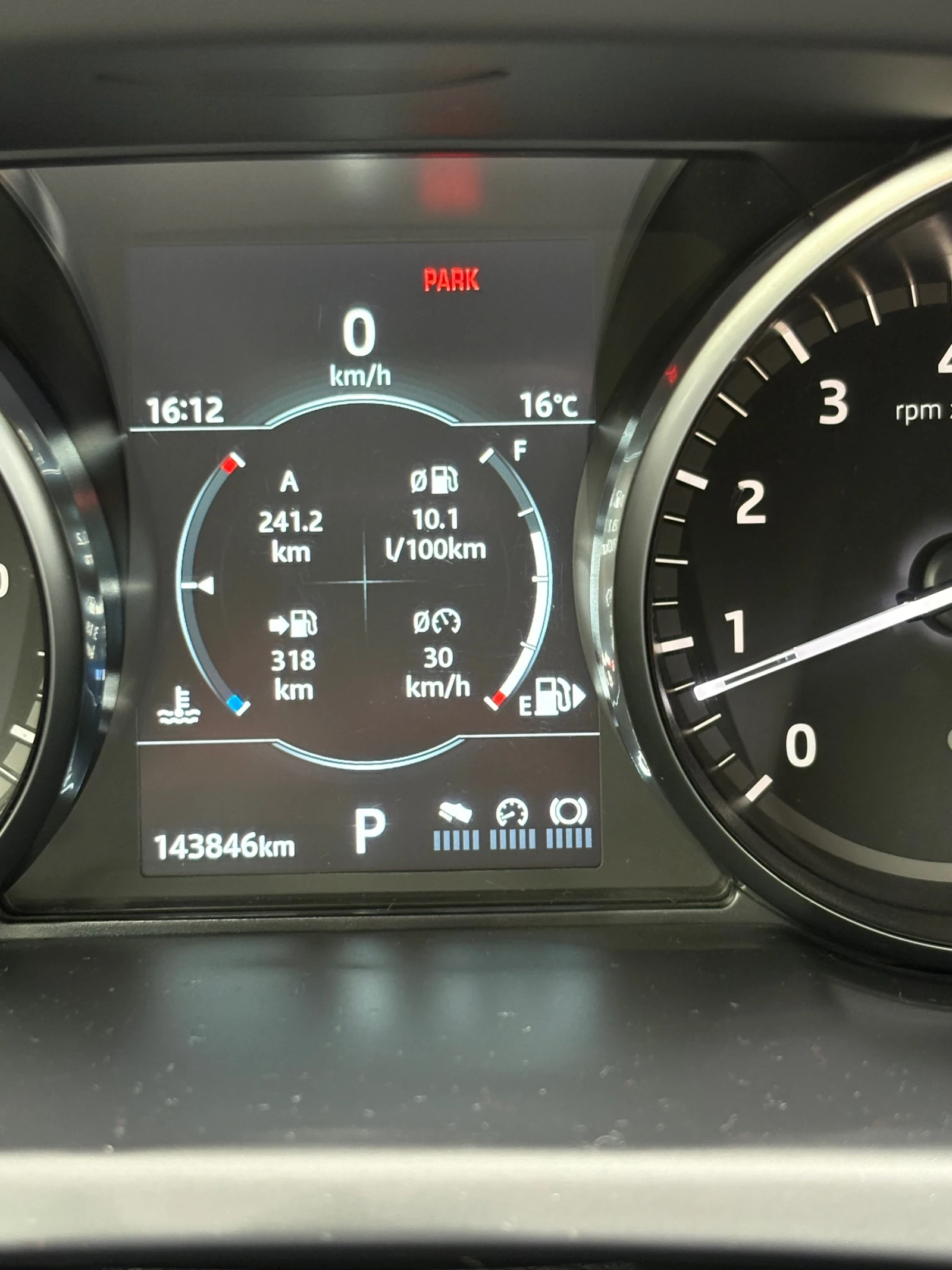 Land Rover Discovery Sport, снимка 14 - Автомобили и джипове - 54653304